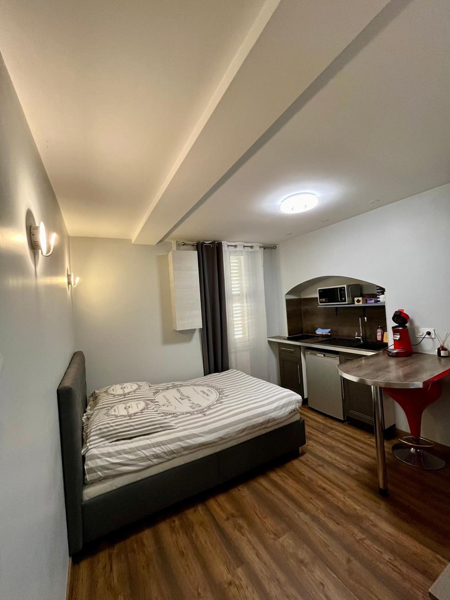 Apartment Au Coeur Historique De Frejus